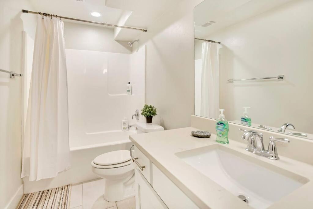 New Furnished 2Bd Apt! Great For Long Stays Vineyard Экстерьер фото